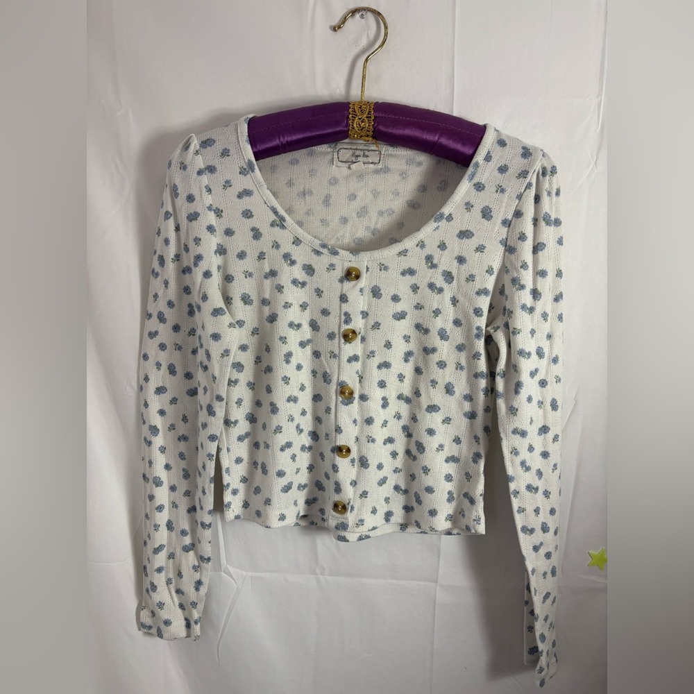 Cottagecore‎ White Long Sleeve Tee Blue Floral and Brown Buttons Women’s Size L